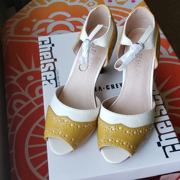 NIB - Brand new Mustard & Bone Godiva pump - Picture 2 of 11
